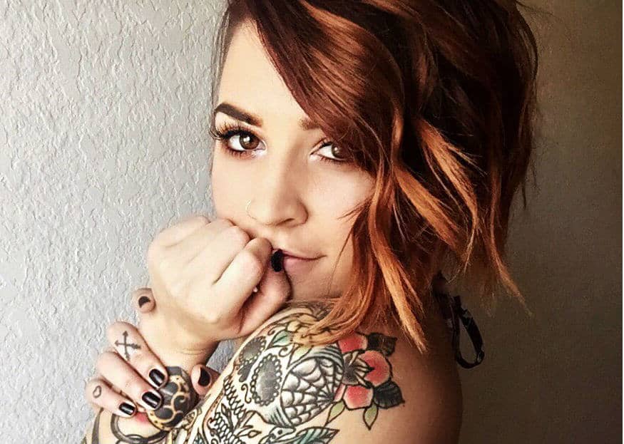 Mulher tatuada