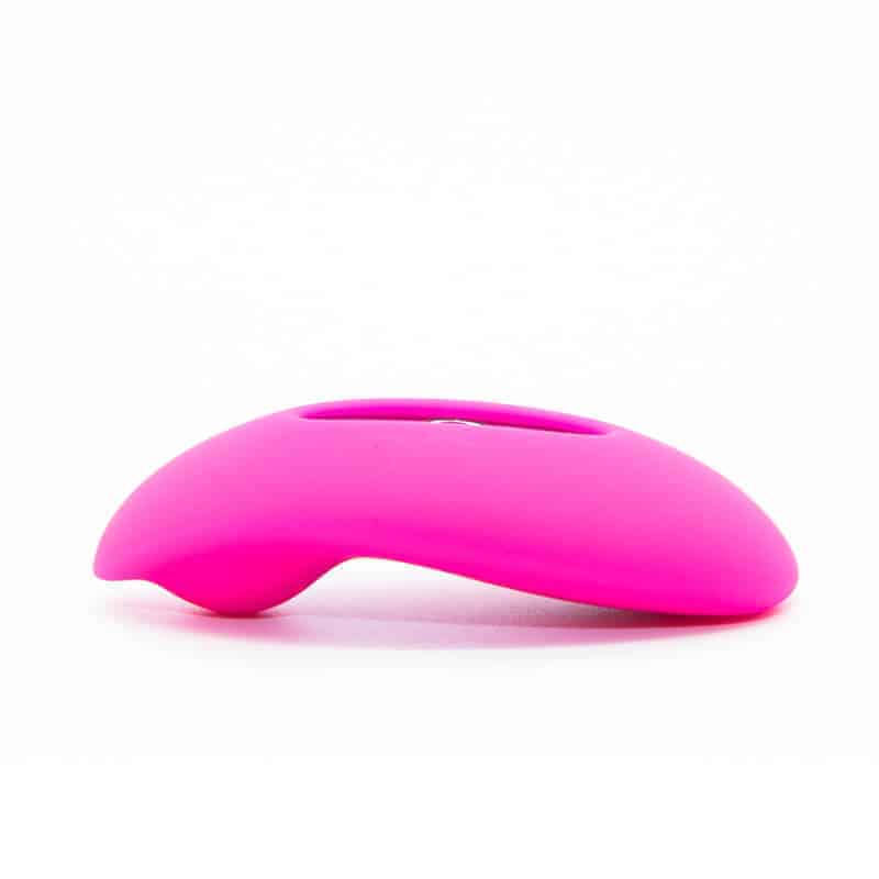 vibrador clitoriano recarregavel rosa com controle remoto deitado na mesa