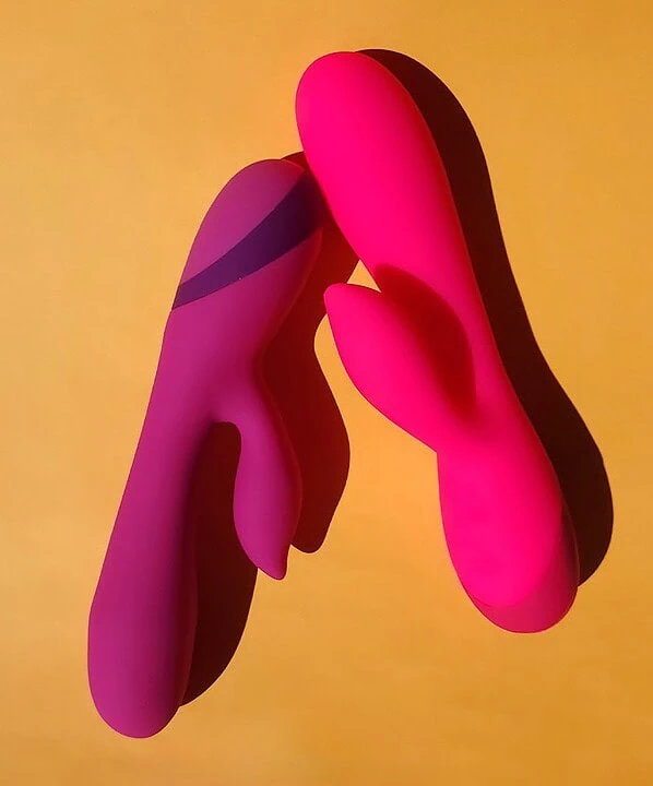 Cabos eróticos femininos em rosa e lilás, brinquedos sexuais de alta qualidade, produto adulto para prazer, Dona Coelha, loja de artigos sensuais, objetos íntimos para mulheres, sexualidade feminina, acessórios eróticos LGBTQ+.