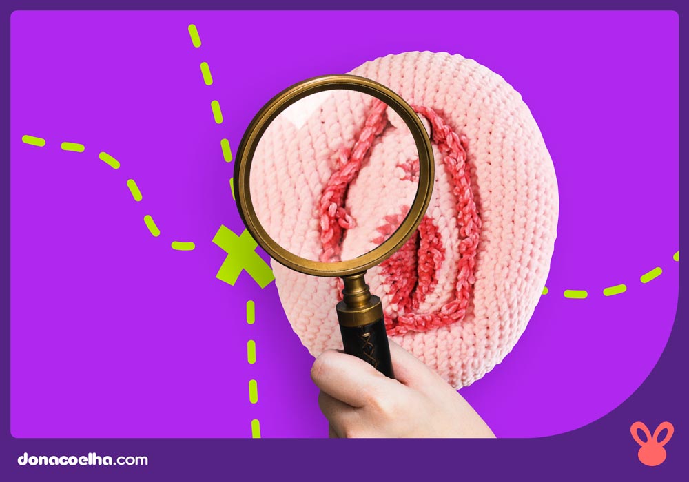 Lupa sobre vulva de crochê procurando onde fica o clitóris
