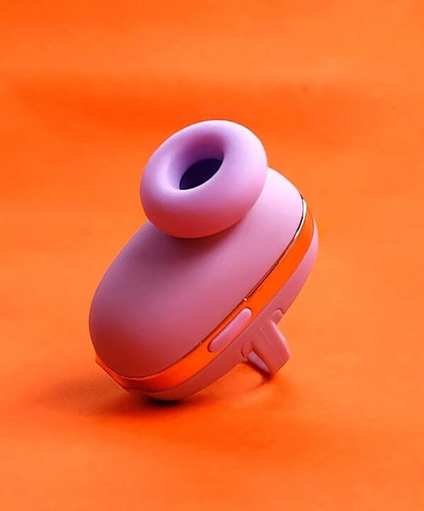 Controle de qualidade do produto Dona Coelha com asterisco rosado e funcionalidade para mascar chiclete ou limpeza bucal. Design fofo, útil e portátil para mulheres e crianças.