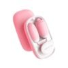 Fones de ouvido rosa em estojo compacto portátil.