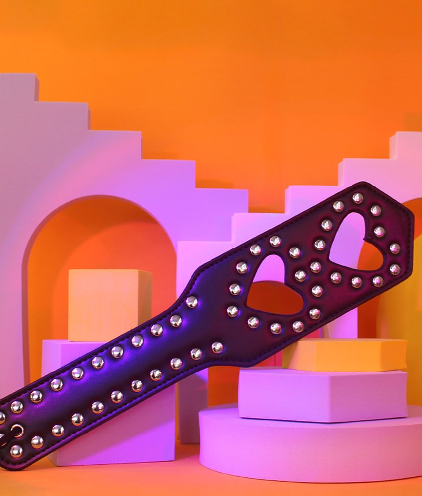 Dona Coelha Palmatória Rebites - Linha BDSM