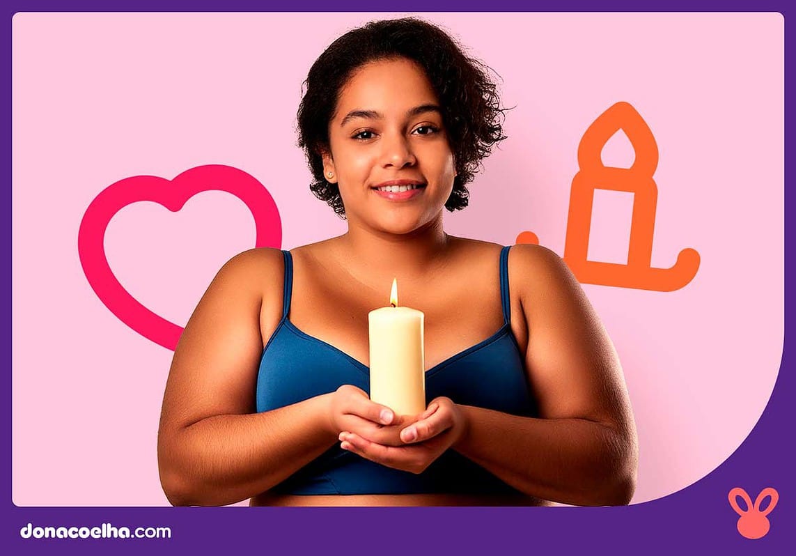 Mulher segurando uma vela