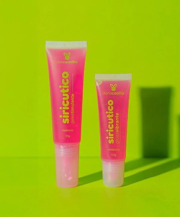 Conjunto de produtos Siricutico Melancia e Gloss da Dona Coelha em embalagem rosa.