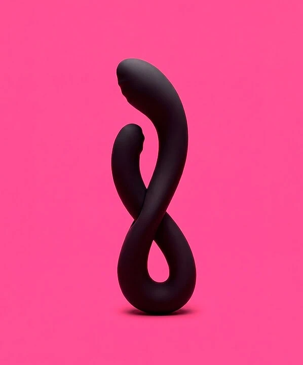 Vibrador de silicone preto com design ergonômico para prazer e bem-estar íntimo.