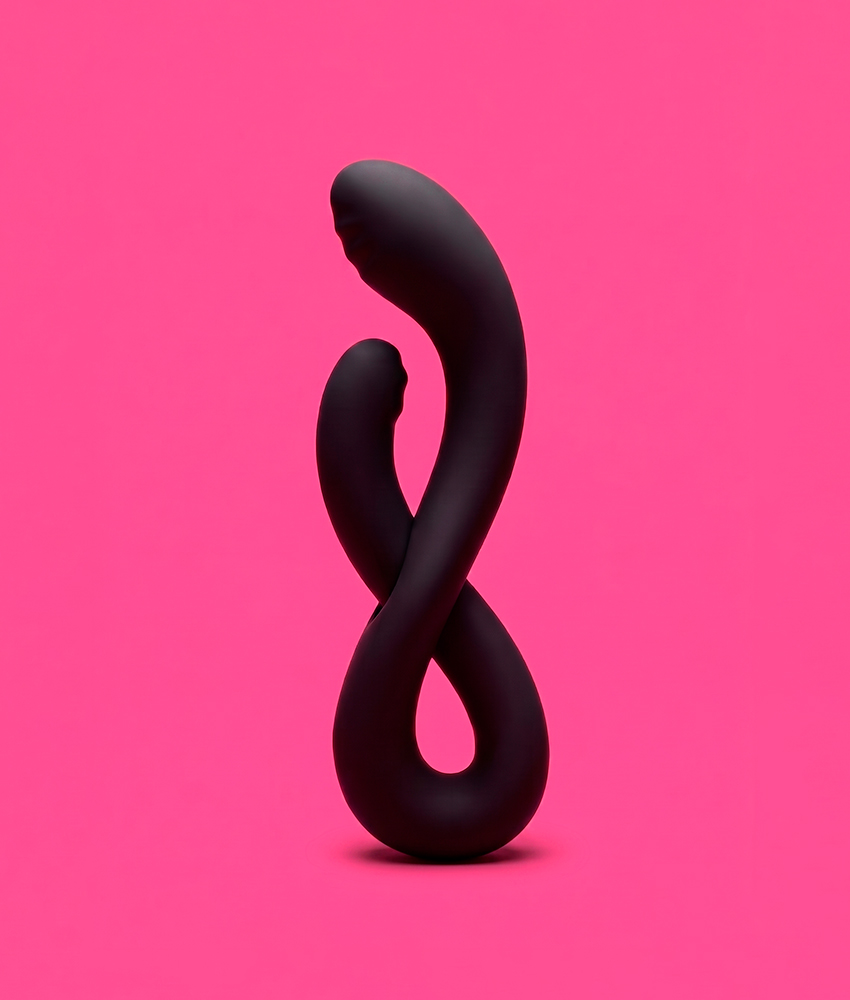 Vibrador de silicone preto com design ergonômico para prazer e bem-estar íntimo.