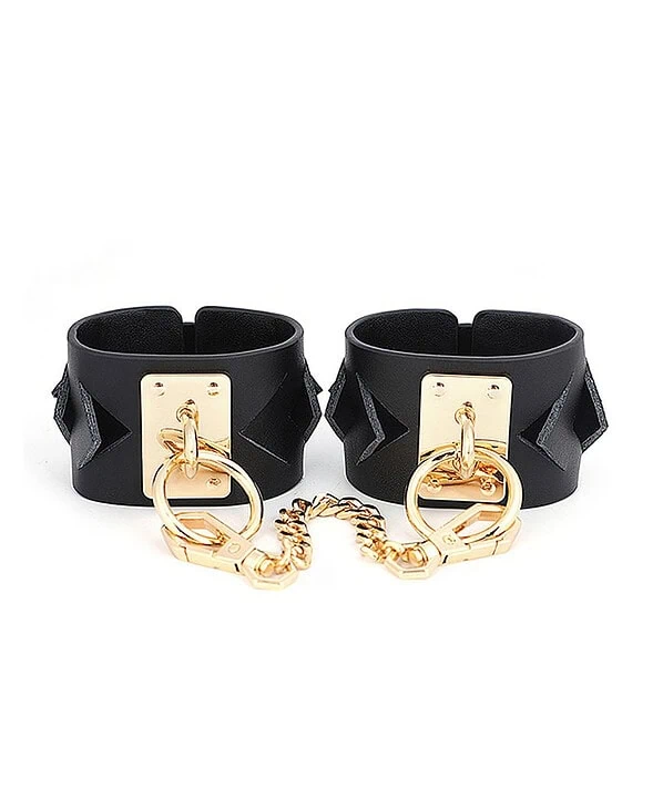 Algema com argola e corrente em material resistente para BDSM.