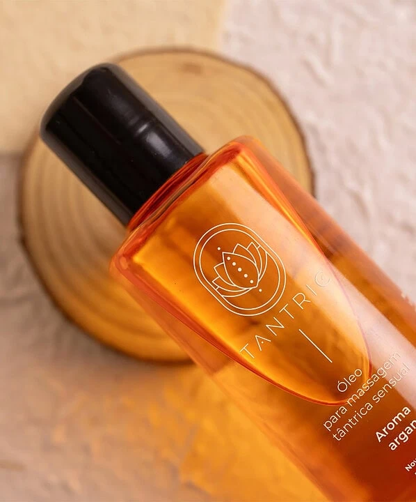 Óleo para massagem tantric com aroma de argan, embalagem transparente.